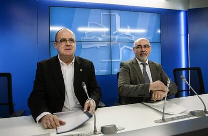 Egibar (izquierda) y Pastor, durante su rueda de prensa en el Parlamento.