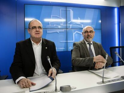 Egibar (izquierda) y Pastor, durante su rueda de prensa en el Parlamento.