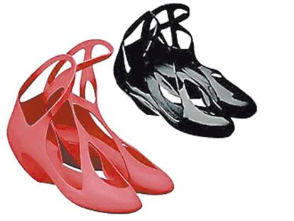 <b>La arquitecta Zaha Hadid diseñó estos zapatos de plástico reciclable para la marca brasileña Melissa</b>