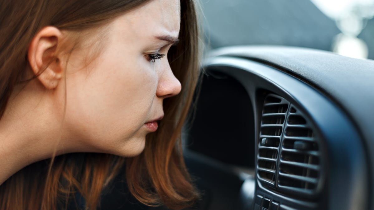 Adiós a los malos olores: el mini ambientador eléctrico de coche con luz led cuya fragancia dura hasta 5 meses