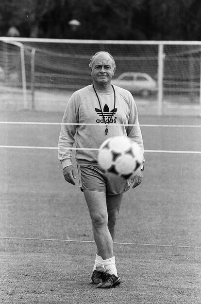 Alfredo Di Stefano durante un entrenamiento del Real Madrid en agosto de 1983.