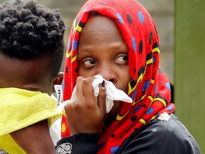 Parientes de una de las personas asesinadas en el atentado de Nairobi. 