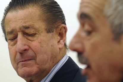 El presidente del Sporting, Manuel Vega Arango, emocionado durante la despedida de Preciado