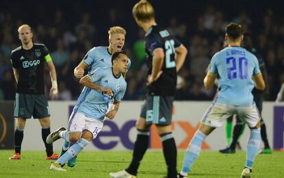 Orellana corre a celebrar el segundo gol del Celta.