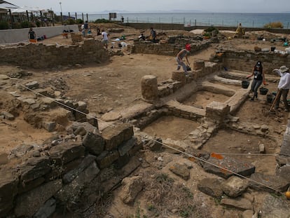 La factoría de salazones descubierta en Baelo Claudia por la Universidad de Cádiz cuenta con nueve piletas y aparecido en el barrio sur del yacimiento, en la zona más cercana a los chiringuitos.