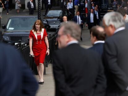 La diputada laborista Angela Rayner llega a la Cámara de los Comunes, el 2 de junio de 2020.