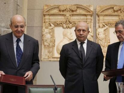 Desde la izquierda, el presidente del Patronato del Museo del Prado, Plácido Arango; el ministro de Cultura, José Ignacio Wert, y el presidente de Telefónica, César Alierta