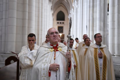 El arzobispo de Madrid, el cardenal Carlos Osoro, durante la procesión de Corpus Christi de este domingo en Madrid.