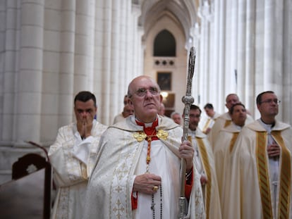 El arzobispo de Madrid, el cardenal Carlos Osoro, durante la procesión de Corpus Christi de este domingo en Madrid.