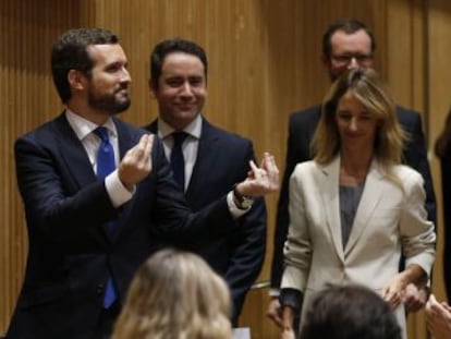 Casado recupera el tono duro contra el PSOE y descarta cualquier acercamiento para facilitar la investidura de Sánchez