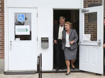 Pauline Marois, del Parti Québecois, a la salida del colegio electoral.