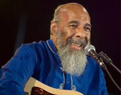 Imagen de archivo del cantante y guitarrista estadounidense de folk Richie Havens el 6 de julio de 2008, durante el Festival Musical de Solidays a las afueras de París (Francia). EFE/Archivo