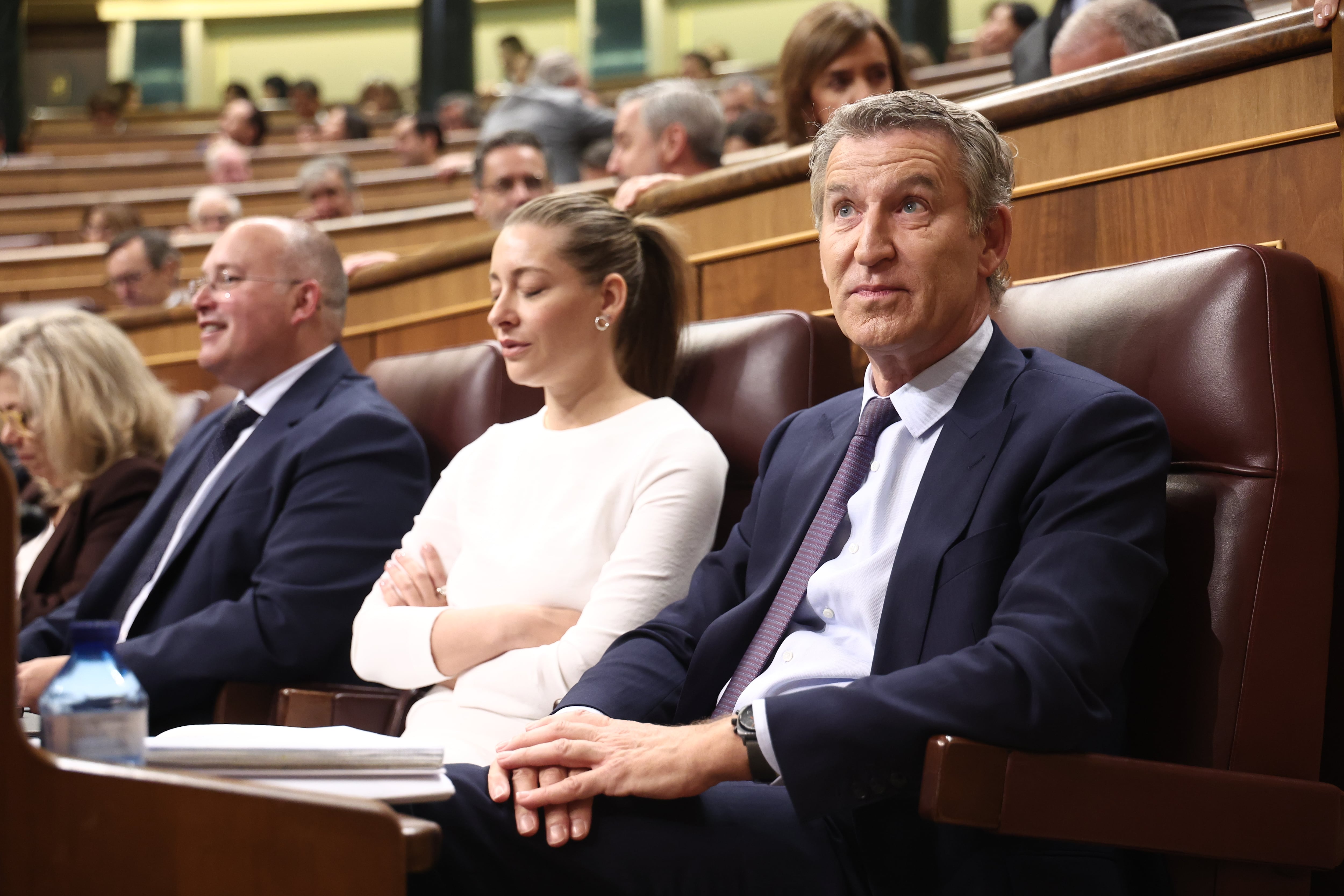 Feijóo profundiza el giro pragmático hacia Junts frente a las reticencias del PP catalán