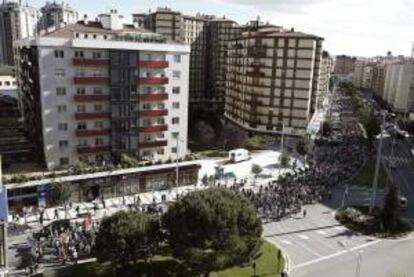 Miles de personas exigen la dimisión de la presidenta del Gobierno foral, Yolanda Barcina, en una manifestación convocada por Kontuz en Pamplona, en la que se ha pedido que el caso abierto por el cobro de dietas en Caja Navarra (CAN) se investigue en la Comunidad foral.