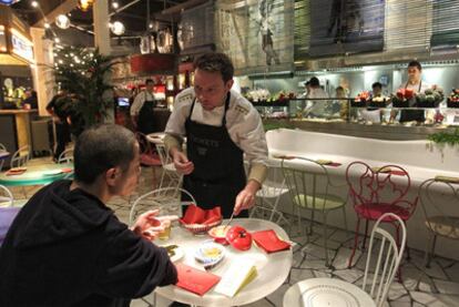 Albert Adrià en su restaurante Tickets en Barcelona.