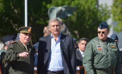 El ministro de Defensa de Argentina, Oscar Aguad, durante un acto del Ejército en 2016, en la provincia de Córdoba
