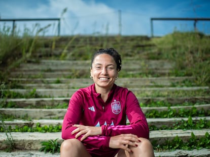 Ivana Andrés, jugadora de la selección española de fútbol, en los campos de Las Rozas.