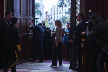 La presidenta del Congreso, Meritxell Batet (centro), abre las puertas del Congreso de los Diputados en las 25 Jornadas de Puertas Abiertas, a 2 de diciembre de 2022, en Madrid (España). Gustavo Valiente / Europa Press