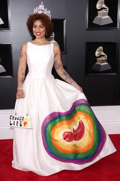 El año pasado Joy Villa ya mostró su apoyo a las políticas del presidente luciendo un vestido antiaborto ilustrado con un feto en el vientre materno y el mensaje "elige la vida" escrito en su bolso.