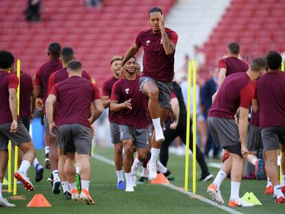 Van Dijk, durante el último entrenamiento del Liverpool en el Metropolitanio previo a la final de la Liga de Campeones.