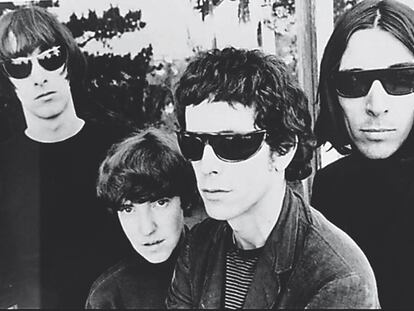 <b>Moe Tucker (segunda por la izquierda), de The Velvet Underground, nuevo icono involuntario del Tea Party.</b>