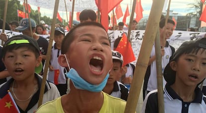 Protestas de los aldeanos este martes en el pueblo chino de Wukan.