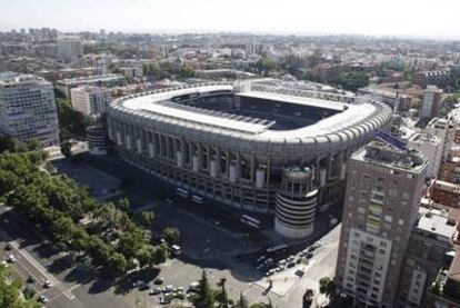 Vista aérea del estadio Santiago Bernabéu, con la fachada que da al Paseo de la Castellana en primer término.