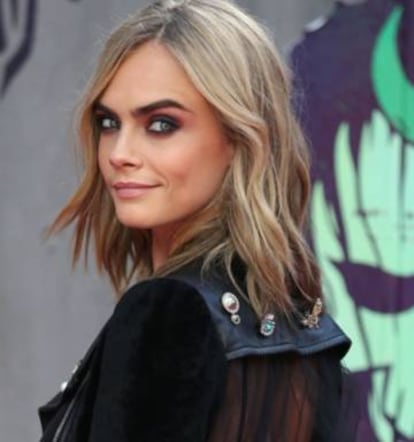 Cara Delevingne é, segundo a imprensa de celebridades, o novo ícone da cultura ‘celesbian’.