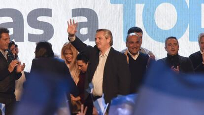 Alberto Fernández celebra su victoria en las elecciones primarias argentinas.