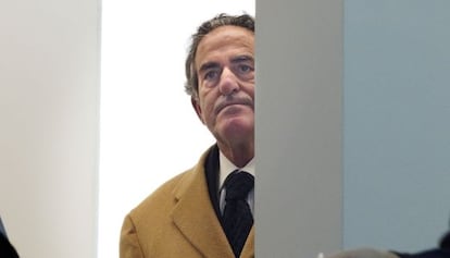 Antonio Campo, Exalcalde de Ortigueira en los pasillos del juzgado