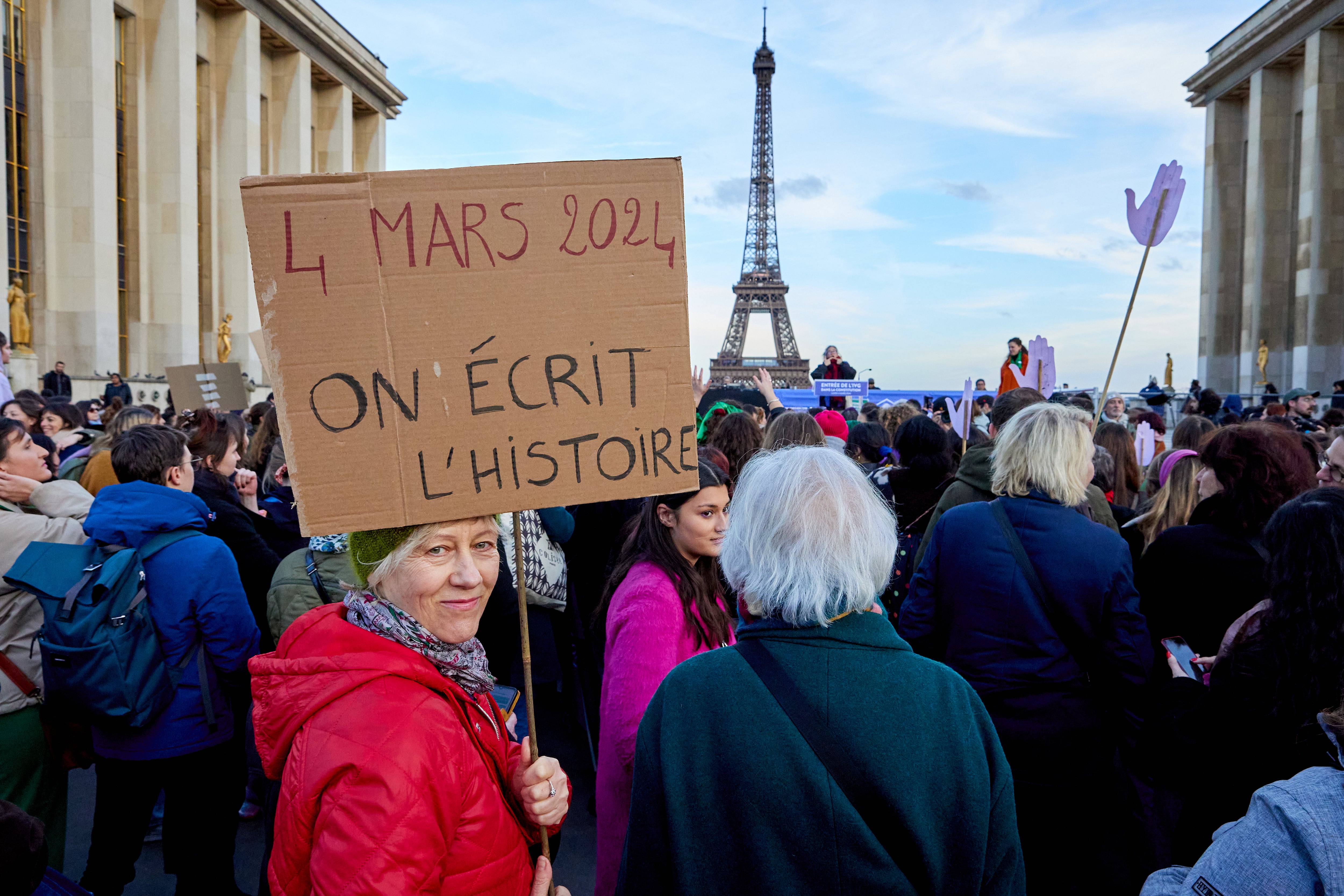 Francia, pionera de la inclusión del aborto en la Constitución con el apoyo de Le Pen