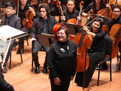 La Orquesta Juilliard interpretando "Hominum: Concerto for Orchestra", de la compositora Gabriela Ortiz dirigida por Carlos Miguel Prieto.