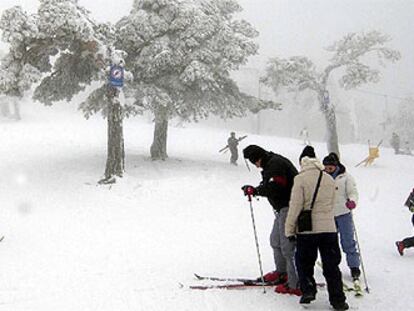 Los esquiadores 'toman' Navacerrada