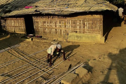 Un refigiado rohingya en el campo de refugiados de Nayapara en Bangladés este viernes.