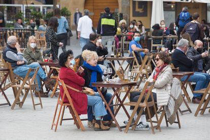 A sidewalk café in Spain over the Easter break.