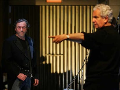 José Carlos Plaza, a la derecha, dirige a Joseba Pinela en un ensayo de <i>Splendid&#39;s </i>
