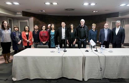 Foto conjunta de los partidos y sindicatos firmantes del manifiesto a favor del desarme de ETA.