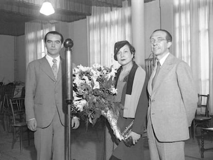 García Lorca, Margarida Xirgu i Cipriano Rivas Cherif van ser entrevistats a Ràdio Associació de Catalunya el 1935.