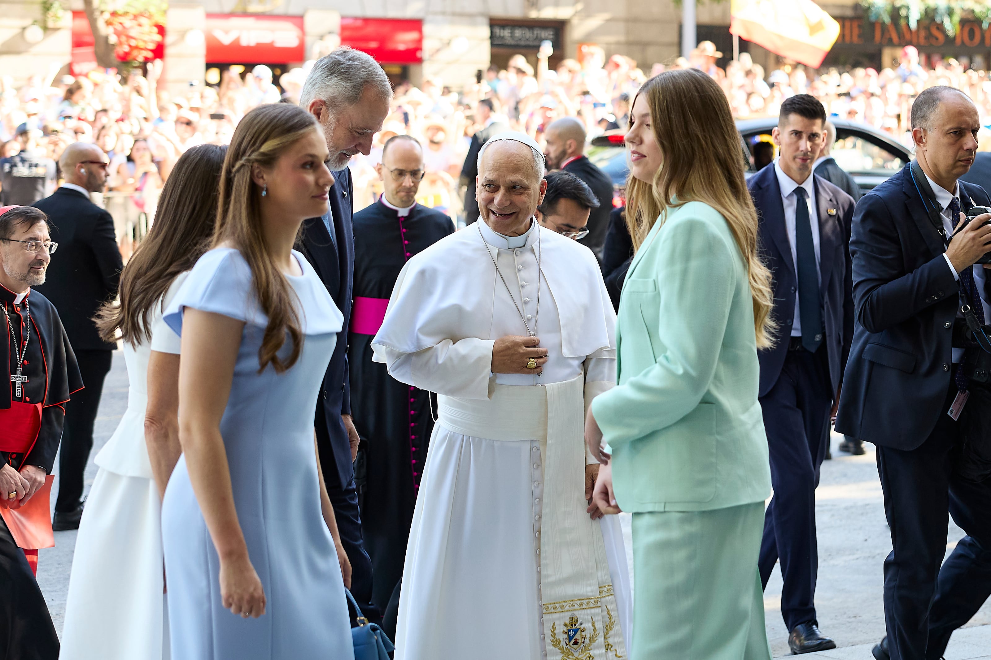 La princesa Leonor y la infanta Sofía van al concierto de Ba