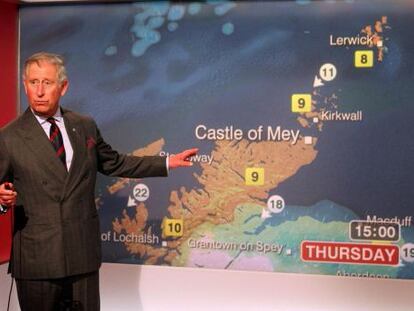 El pr&iacute;ncipe Carlos de Inglaterra anuncia el tiempo en Escocia por la BBC.