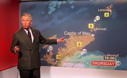 El pr&iacute;ncipe Carlos de Inglaterra anuncia el tiempo en Escocia por la BBC.