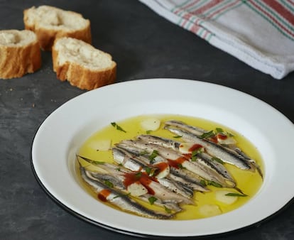 Plato de boquerones.