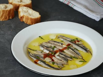 Plato de boquerones.