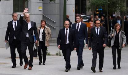 Desde la izquierda, Joaquim Forn, Raül Romeva, Dolors Bassa, Jordi Turull, Carles Mundó, Josep Rull y Meritxell Borràs, el año pasado a su llegada al Supremo.