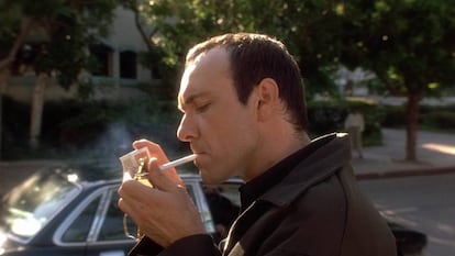 En los últimos minutos de 'Sospechosos habituales' el espectador descubre que el mítico Keyser Soze es el propio Verbal (Kevin Spacey), autor de la matanza.