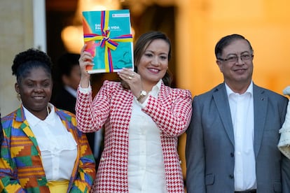 Vicepresidenta de Colombia, Francia Márquez; Carolina Corcho, ministra de salud y el presidente de Colombia, Gustavo Petro durante la presentación de la reforma a la salud en Bogotá