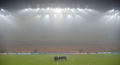 Los jugadores del Ajax entrenan en San Siro.