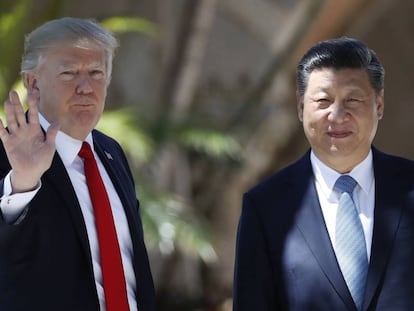 Donald Trump, à esquerda, ao lado do presidente chinês, Xi Jinping.