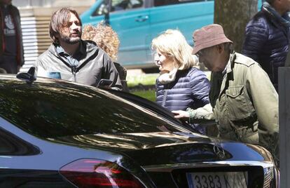 Woody Allen, junto a miembros de su equipo de rodaje, durante su visita a San Sebastián.