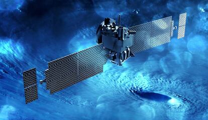 Satélite encima de nubes